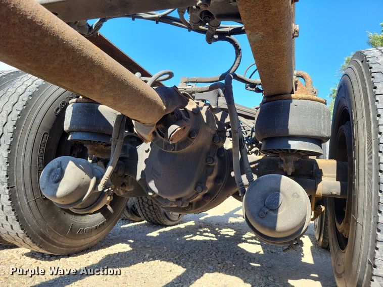 image for item DZ6643 2010 Kenworth  T800 truck cab and chassis