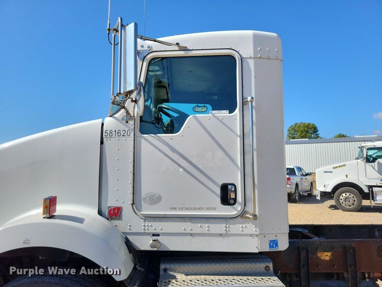 image for item DZ6643 2010 Kenworth  T800 truck cab and chassis