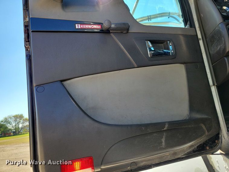 image for item DZ6643 2010 Kenworth  T800 truck cab and chassis