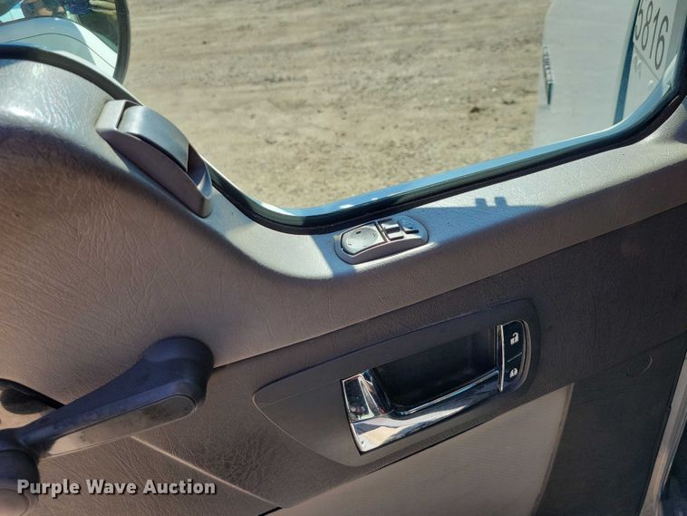 image for item DZ6643 2010 Kenworth  T800 truck cab and chassis