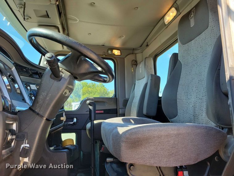 image for item DZ6643 2010 Kenworth  T800 truck cab and chassis
