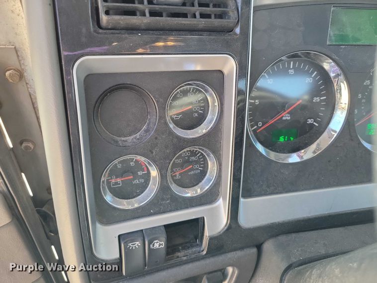 image for item DZ6643 2010 Kenworth  T800 truck cab and chassis