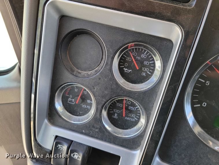 image for item DZ6643 2010 Kenworth  T800 truck cab and chassis