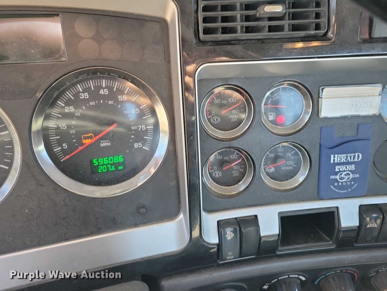 image for item DZ6643 2010 Kenworth  T800 truck cab and chassis