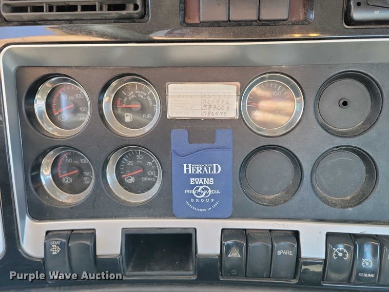 image for item DZ6643 2010 Kenworth  T800 truck cab and chassis