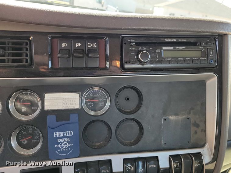 image for item DZ6643 2010 Kenworth  T800 truck cab and chassis