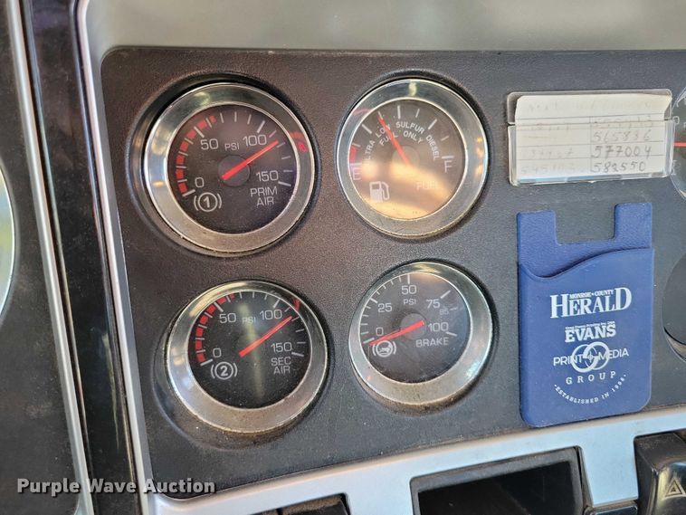 image for item DZ6643 2010 Kenworth  T800 truck cab and chassis