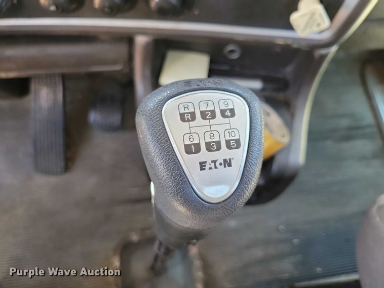 image for item DZ6643 2010 Kenworth  T800 truck cab and chassis