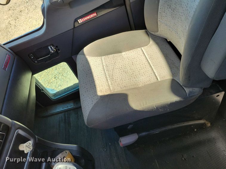 image for item DZ6643 2010 Kenworth  T800 truck cab and chassis