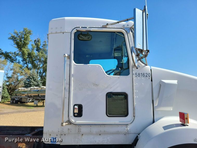 image for item DZ6643 2010 Kenworth  T800 truck cab and chassis