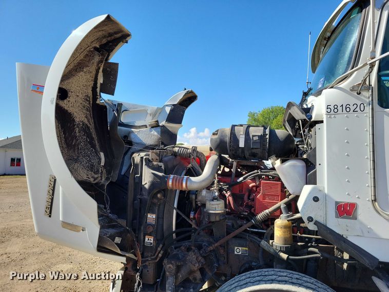 image for item DZ6643 2010 Kenworth  T800 truck cab and chassis