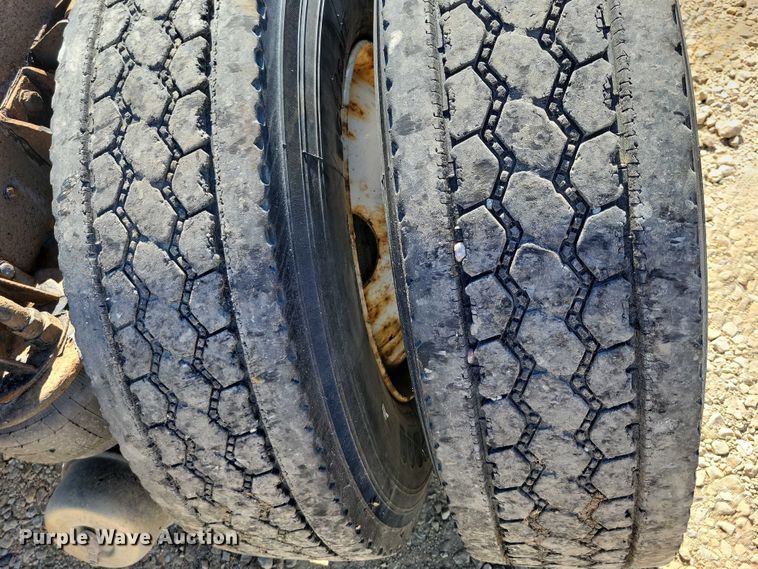 image for item DZ6643 2010 Kenworth  T800 truck cab and chassis