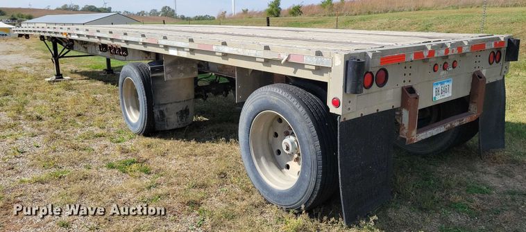image for item DZ6729 1994 Wilson Roadbrute flatbed trailer