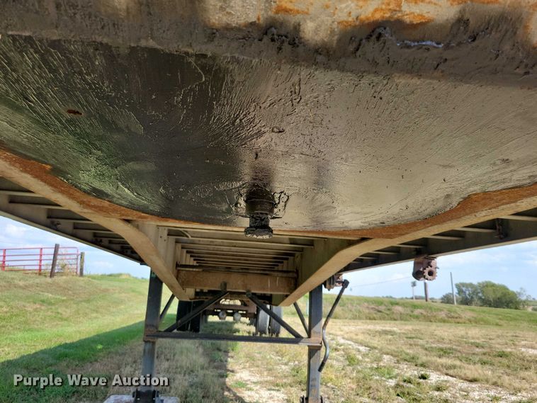 image for item DZ6729 1994 Wilson Roadbrute flatbed trailer