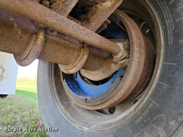 image for item DZ6729 1994 Wilson Roadbrute flatbed trailer