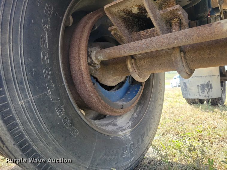 image for item DZ6729 1994 Wilson Roadbrute flatbed trailer