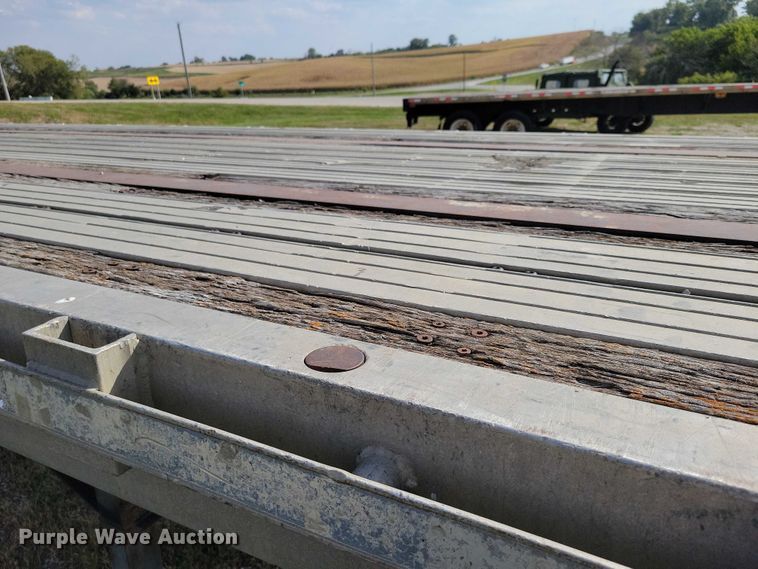 image for item DZ6729 1994 Wilson Roadbrute flatbed trailer