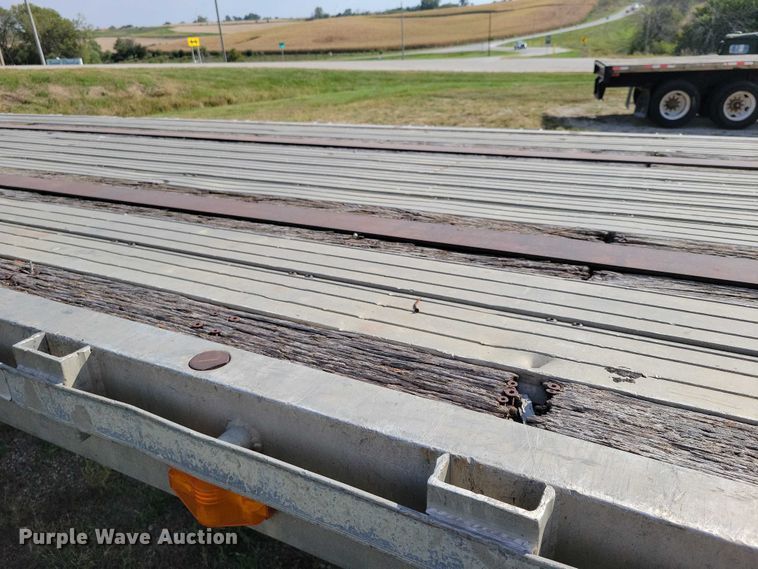 image for item DZ6729 1994 Wilson Roadbrute flatbed trailer