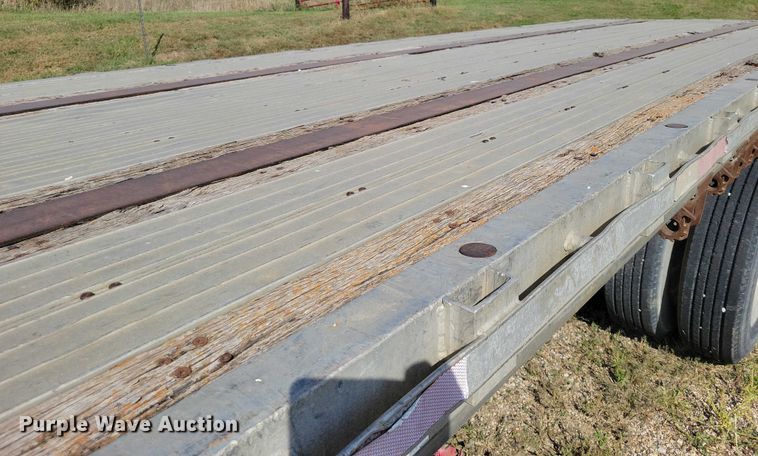 image for item DZ6729 1994 Wilson Roadbrute flatbed trailer
