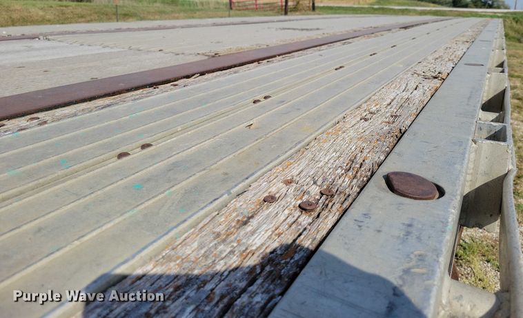 image for item DZ6729 1994 Wilson Roadbrute flatbed trailer