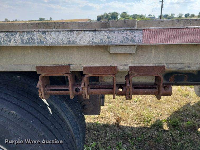 image for item DZ6729 1994 Wilson Roadbrute flatbed trailer