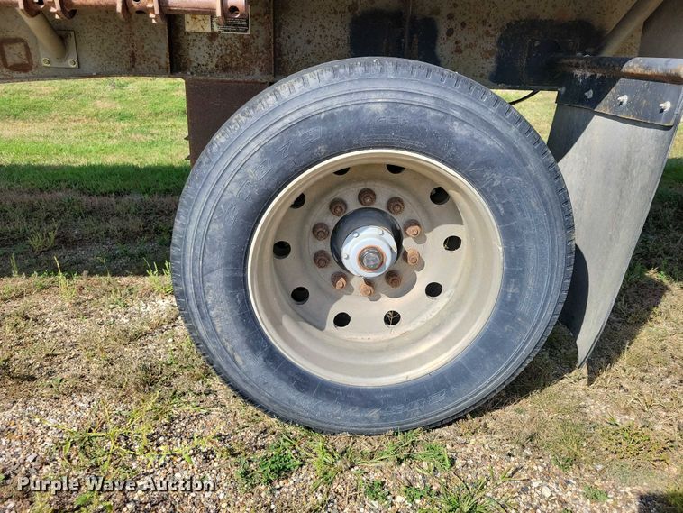 image for item DZ6729 1994 Wilson Roadbrute flatbed trailer