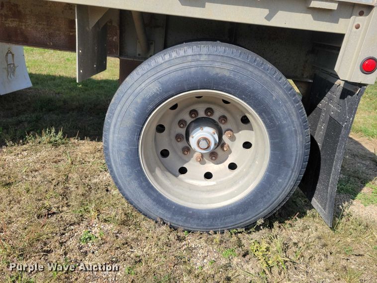 image for item DZ6729 1994 Wilson Roadbrute flatbed trailer