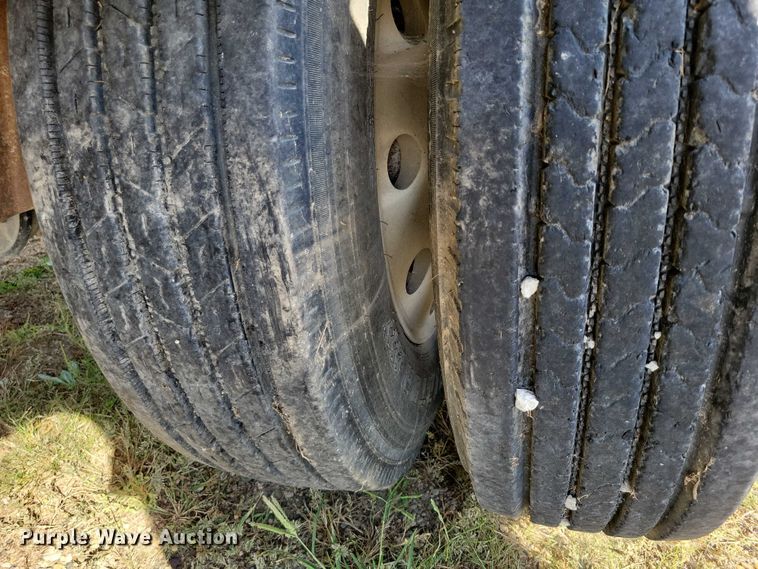 image for item DZ6729 1994 Wilson Roadbrute flatbed trailer