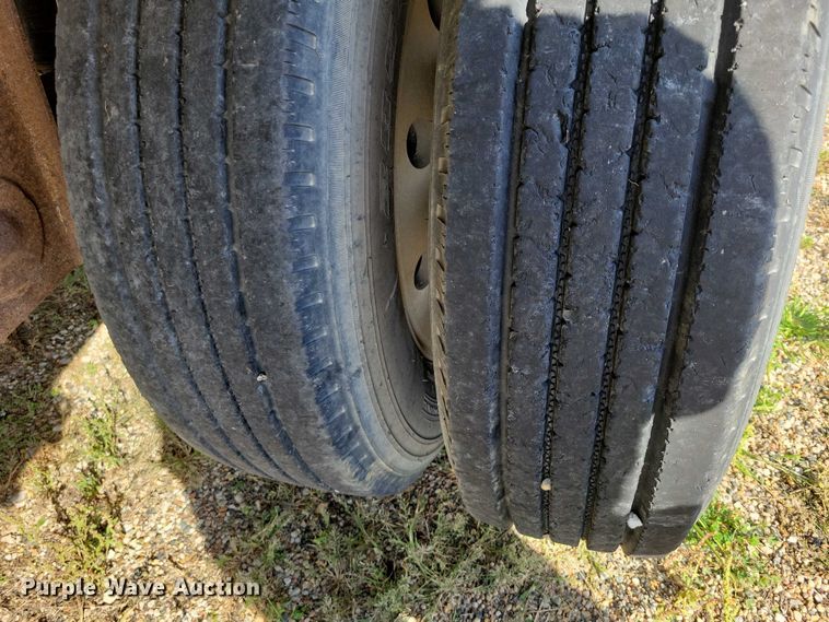 image for item DZ6729 1994 Wilson Roadbrute flatbed trailer