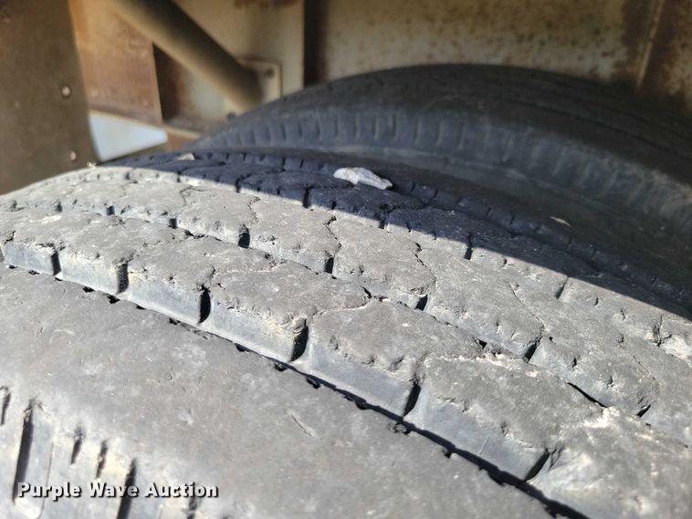 image for item DZ6729 1994 Wilson Roadbrute flatbed trailer