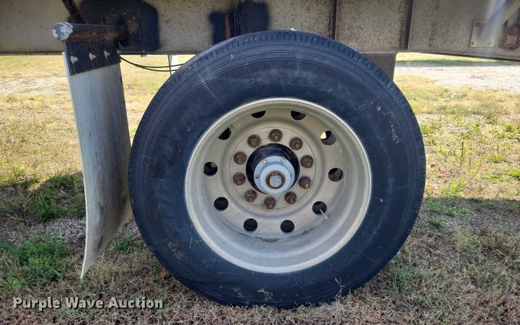 image for item DZ6729 1994 Wilson Roadbrute flatbed trailer