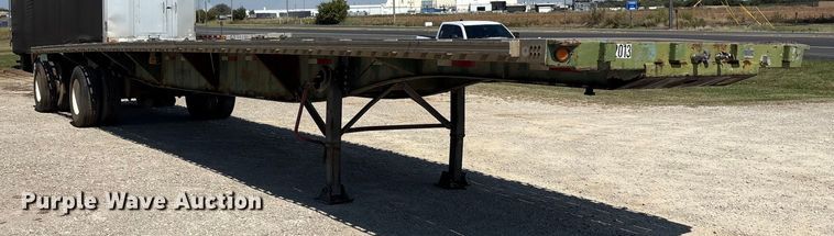 image for item EA7528 1995 Untility FS2CHAE flatbed trailer