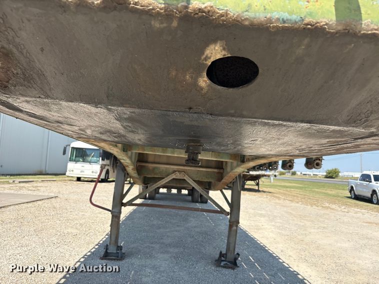 image for item EA7528 1995 Untility FS2CHAE flatbed trailer