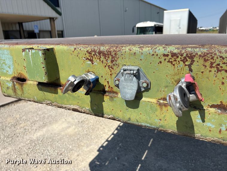 image for item EA7528 1995 Untility FS2CHAE flatbed trailer