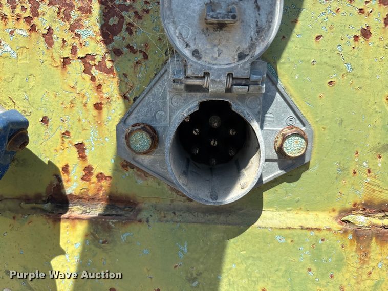 image for item EA7528 1995 Untility FS2CHAE flatbed trailer