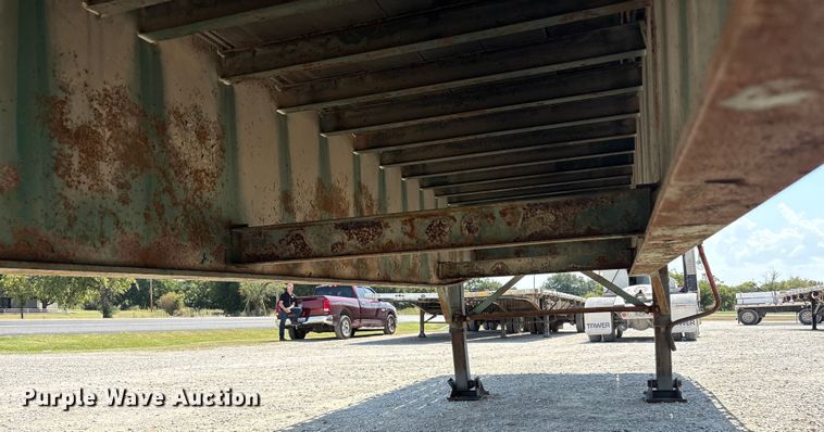 image for item EA7528 1995 Untility FS2CHAE flatbed trailer