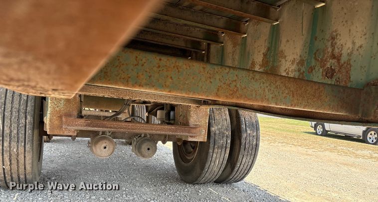 image for item EA7528 1995 Untility FS2CHAE flatbed trailer