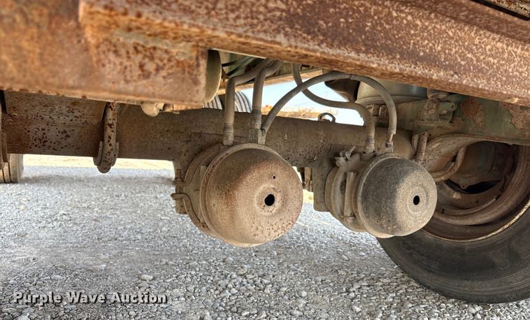 image for item EA7528 1995 Untility FS2CHAE flatbed trailer