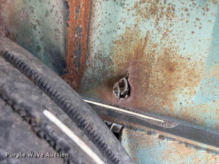 image for item EA7528 1995 Untility FS2CHAE flatbed trailer