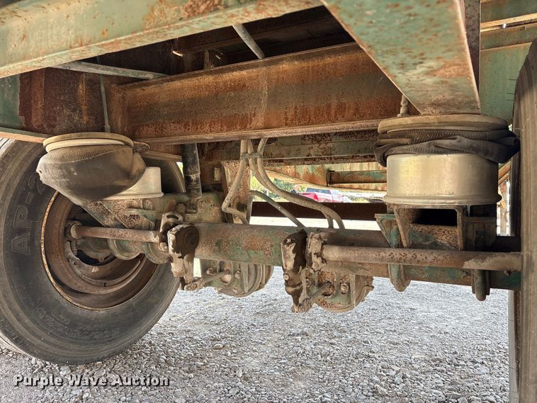 image for item EA7528 1995 Untility FS2CHAE flatbed trailer