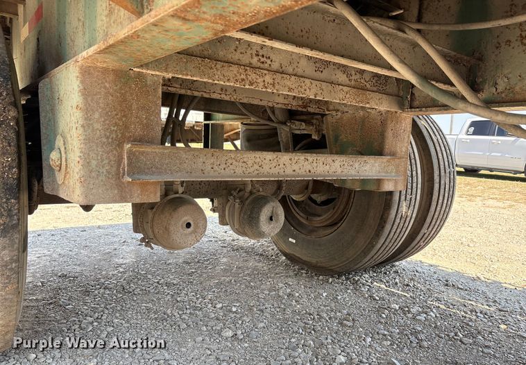 image for item EA7528 1995 Untility FS2CHAE flatbed trailer