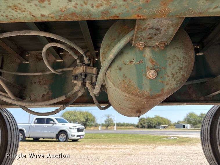 image for item EA7528 1995 Untility FS2CHAE flatbed trailer