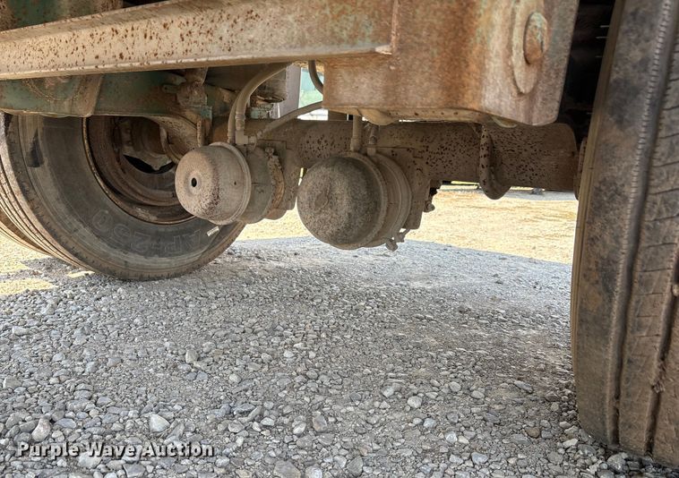 image for item EA7528 1995 Untility FS2CHAE flatbed trailer