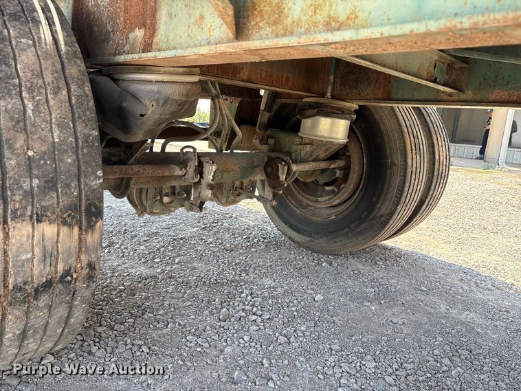 image for item EA7528 1995 Untility FS2CHAE flatbed trailer