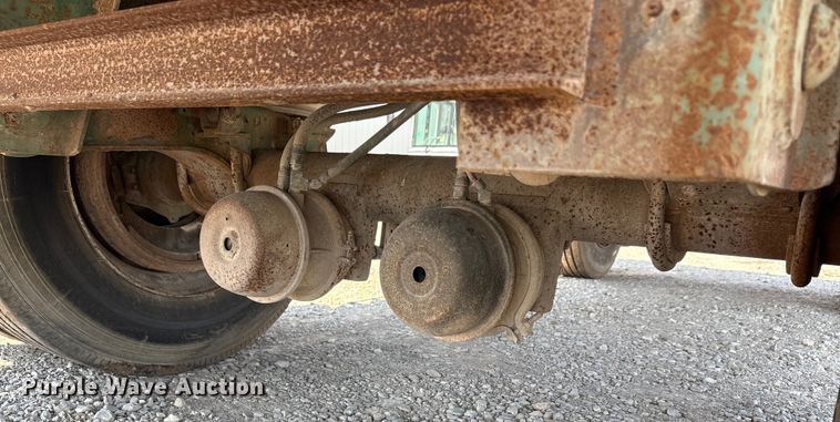 image for item EA7528 1995 Untility FS2CHAE flatbed trailer