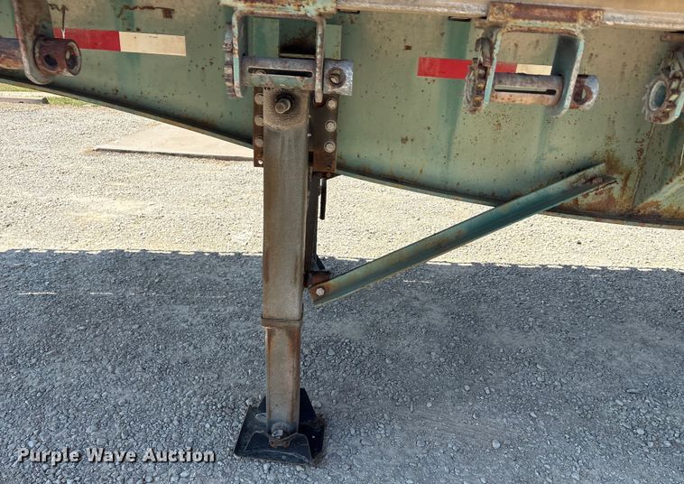 image for item EA7528 1995 Untility FS2CHAE flatbed trailer