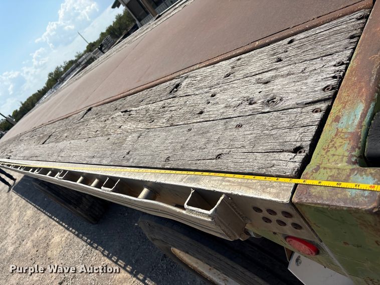 image for item EA7528 1995 Untility FS2CHAE flatbed trailer