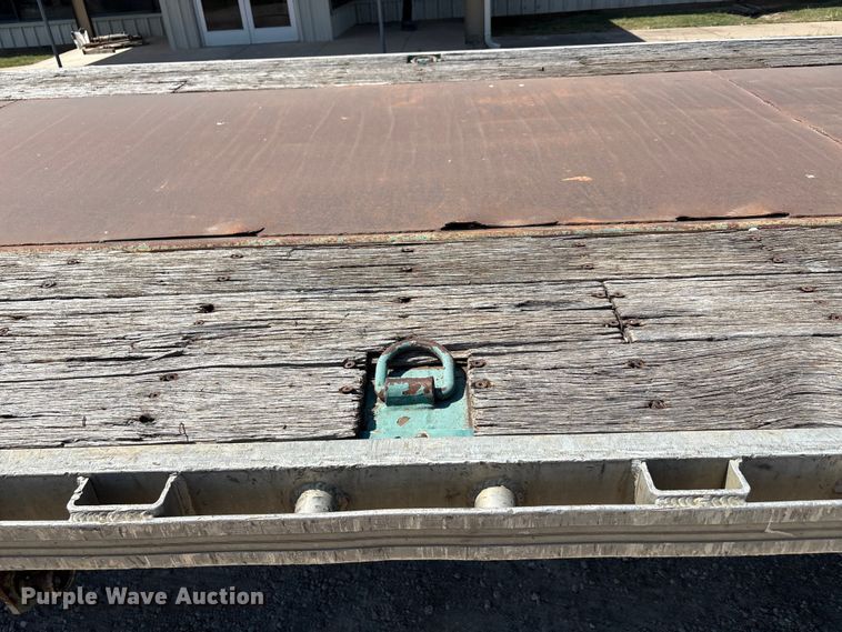 image for item EA7528 1995 Untility FS2CHAE flatbed trailer