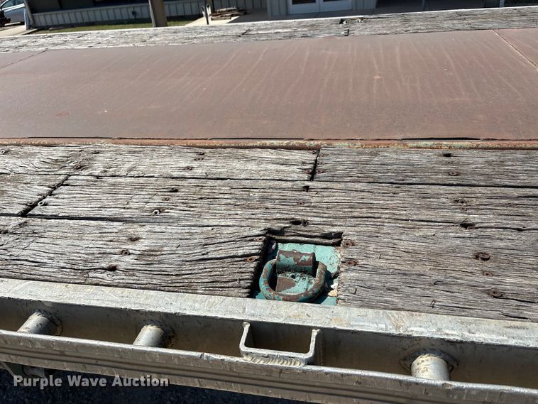 image for item EA7528 1995 Untility FS2CHAE flatbed trailer