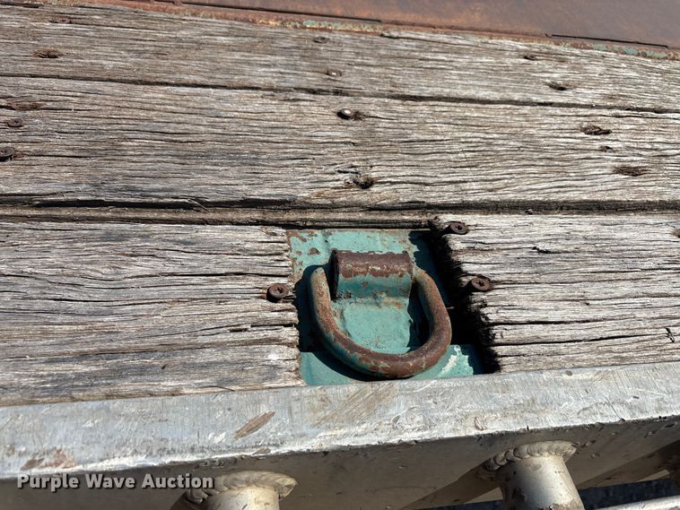 image for item EA7528 1995 Untility FS2CHAE flatbed trailer